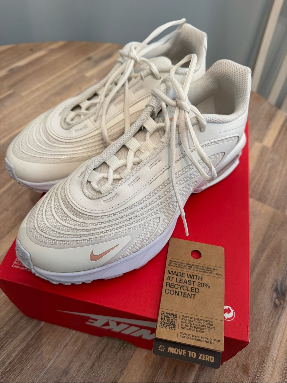 Nike Air White/ Cream Sneakers with Peach Swoosh worn twice 9.5